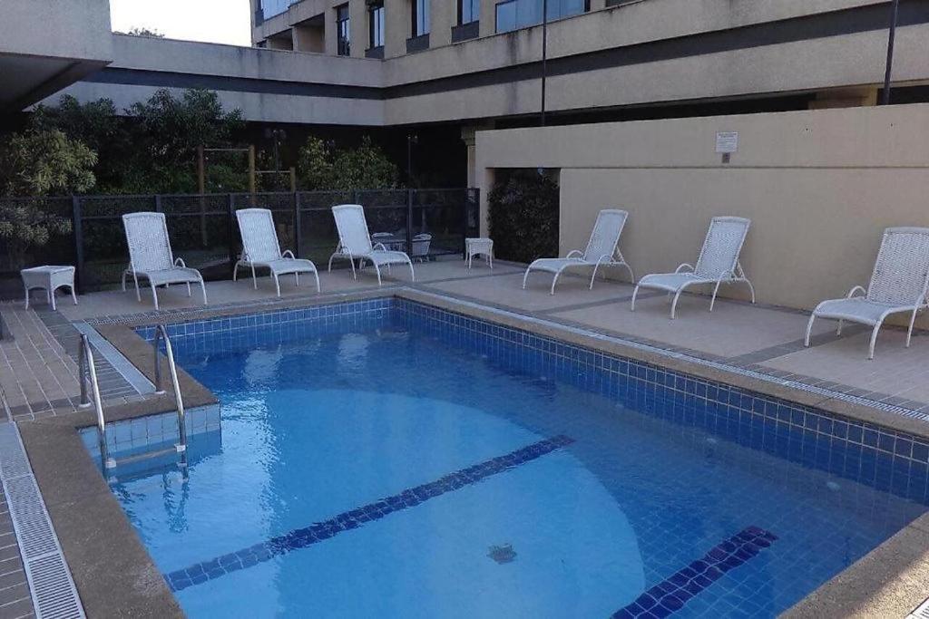 Apartamento Flat Lindo Com Vista Em Frente Ao Aeroporto De Congonhas - H806 *